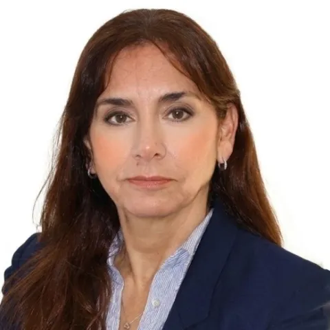 Retrato de Ursula Castro, abogada inmobiliaria en Miraflores, Lima